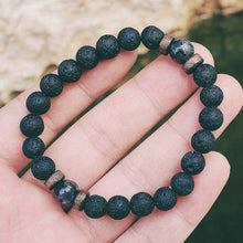 Charger l'image dans la galerie, Lune - Bracelet en pierre volcanique