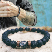 Charger l'image dans la galerie, Lune - Bracelet en pierre volcanique